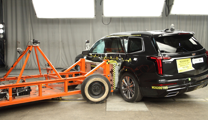 NHTSA Side impact test of the 2020 Cadillac Xt6