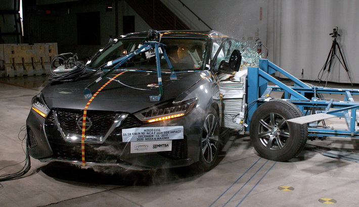 NHTSA Side impact test of the 2020 Nissan Maxima