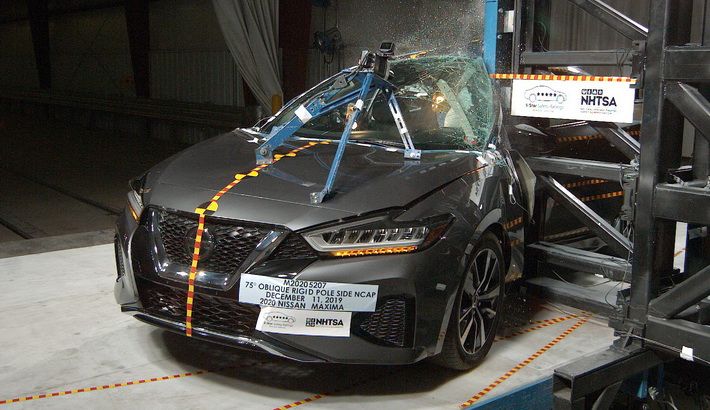 NHTSA Side pole test of the 2020 Nissan Maxima