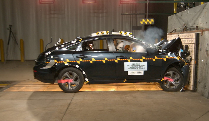 NHTSA crash test of the 2021 Honda Insight