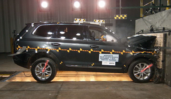NHTSA crash test of the 2021 Kia Telluride