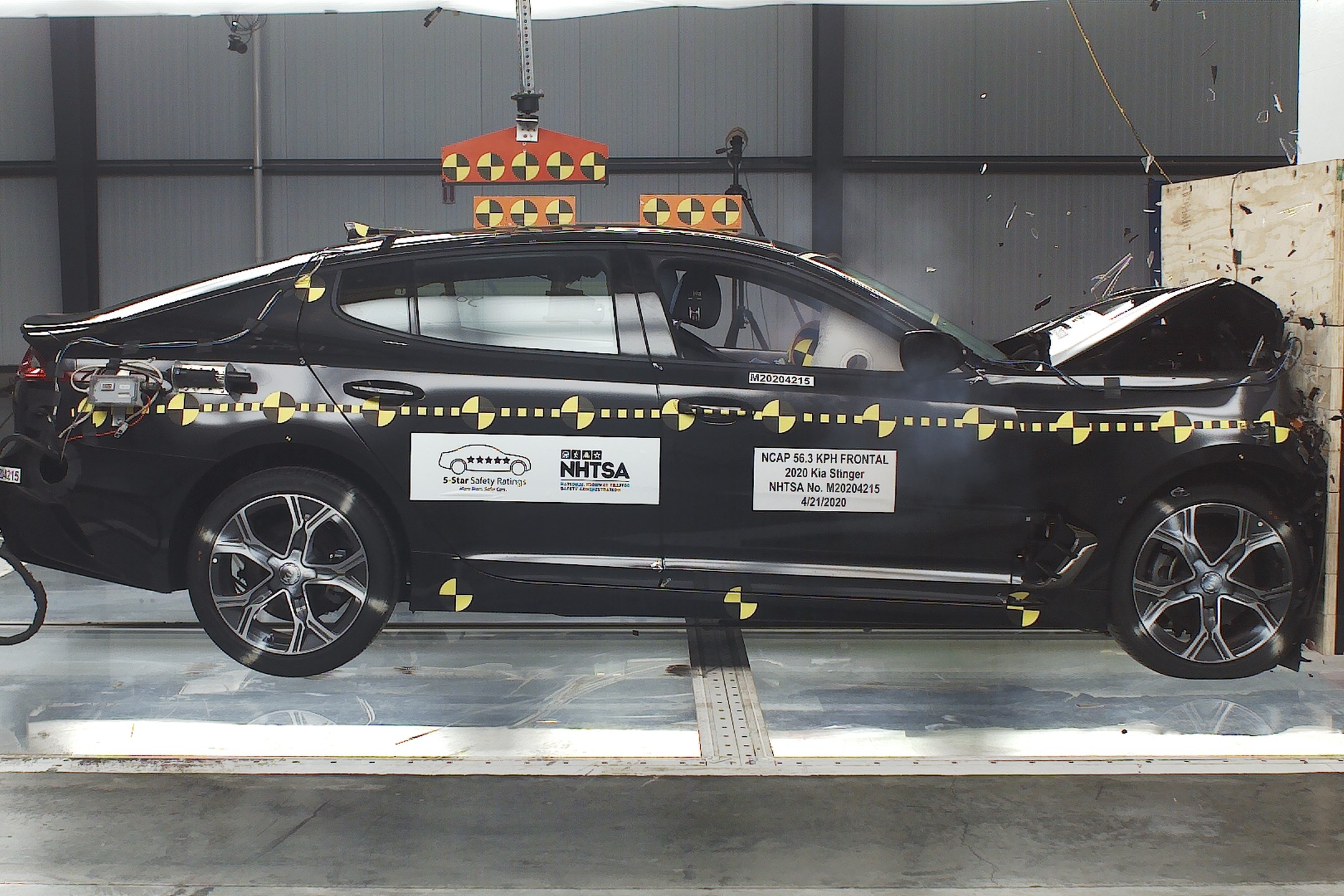 NHTSA crash test of the 2021 Kia Stinger