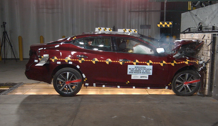 NHTSA crash test of the 2021 Nissan Maxima