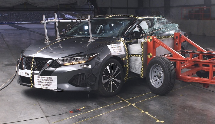 NHTSA Side impact test of the 2021 Nissan Maxima
