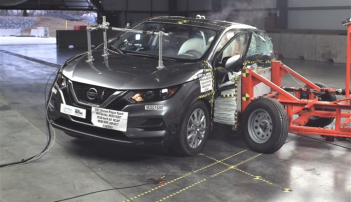 NHTSA Side impact test of the 2021 Nissan Rogue Sport