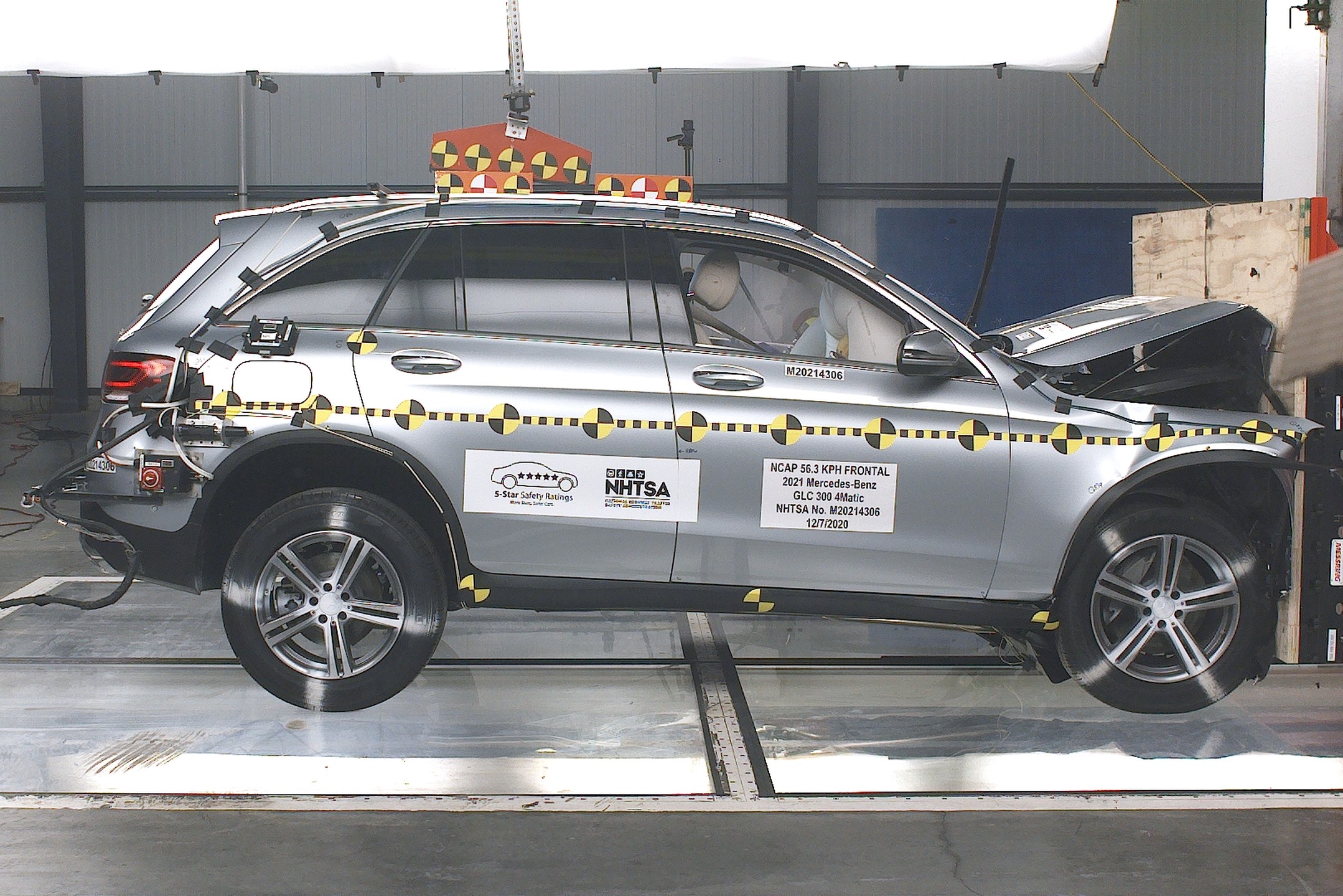NHTSA crash test of the 2021 Mercedes-Benz Glc
