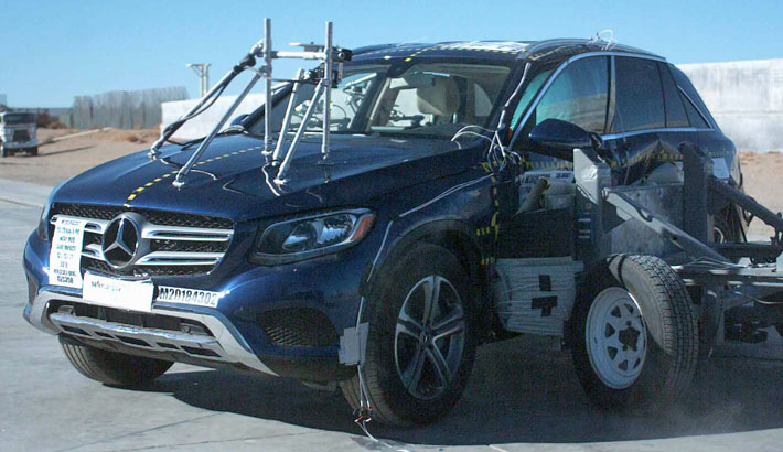 NHTSA Side impact test of the 2021 Mercedes-Benz Glc