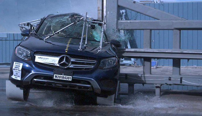 NHTSA Side pole test of the 2021 Mercedes-Benz Glc