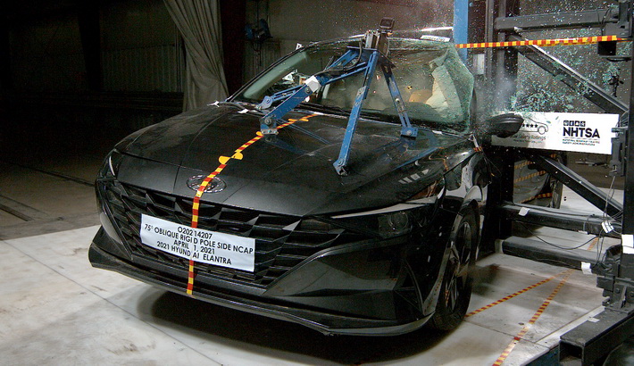 NHTSA Side pole test of the 2021 Hyundai Elantra