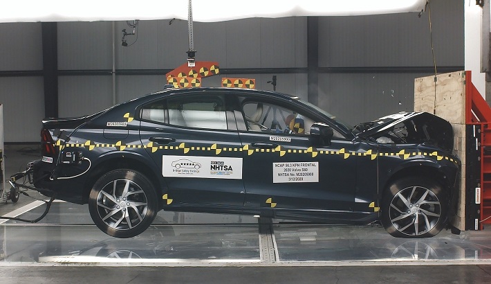 NHTSA crash test of the 2021 Volvo S60 T5