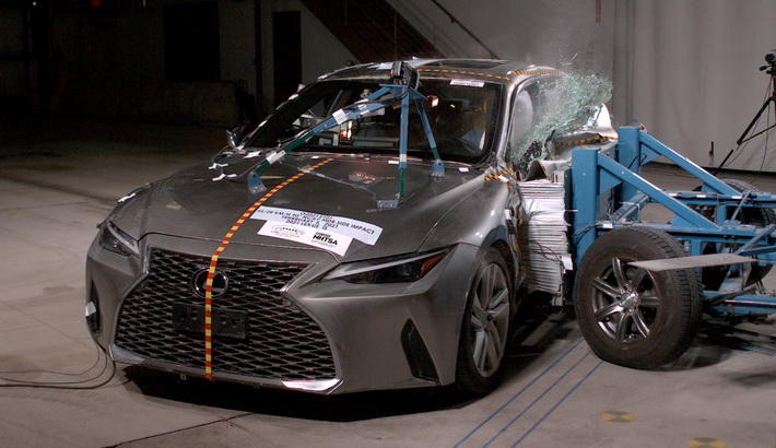NHTSA Side impact test of the 2021 Lexus IS 300