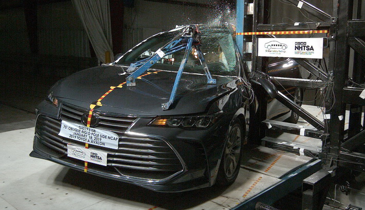 NHTSA Side pole test of the 2021 Toyota Avalon