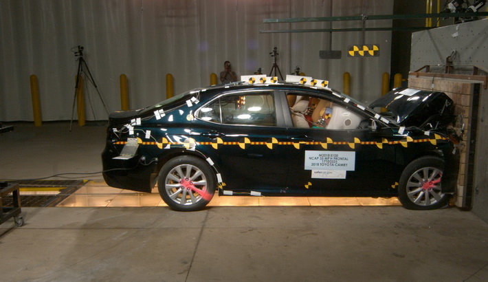 NHTSA crash test of the 2021 Toyota Camry