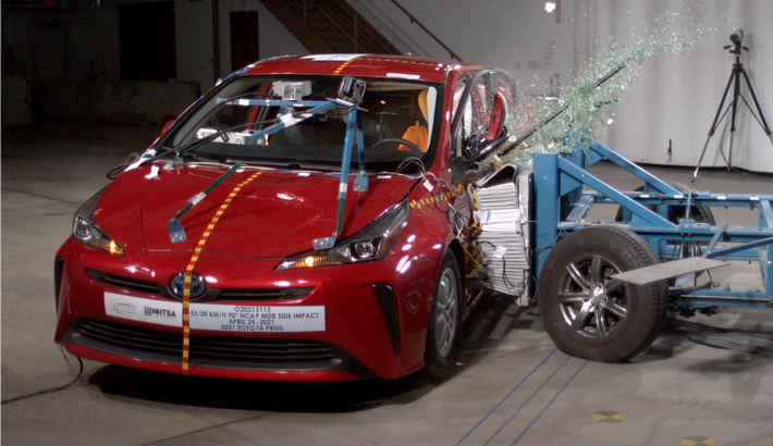 NHTSA Side impact test of the 2021 Toyota Prius