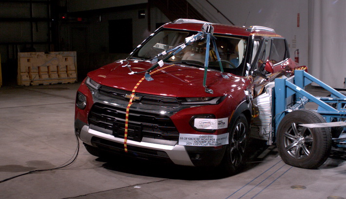 NHTSA Side impact test of the 2021 Chevrolet Trailblazer