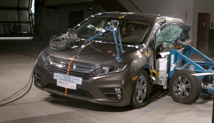 NHTSA Side impact test of the 2022 Honda Odyssey