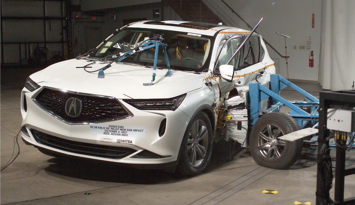 NHTSA Side impact test of the 2022 Acura Mdx