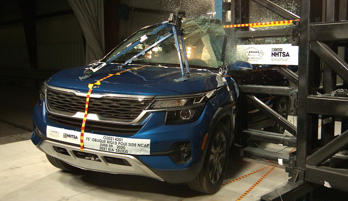NHTSA Side pole test of the 2022 Kia Seltos