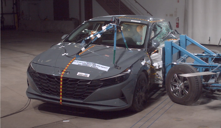 NHTSA Side impact test of the 2022 Hyundai Elantra