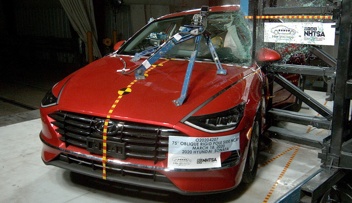 NHTSA Side pole test of the 2022 Hyundai Sonata