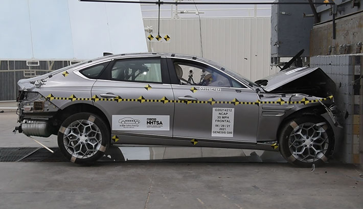 NHTSA crash test of the 2022 Genesis G80