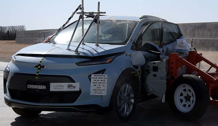 NHTSA Side impact test of the 2022 Chevrolet Bolt Euv