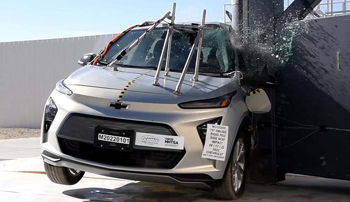 NHTSA Side pole test of the 2022 Chevrolet Bolt Euv