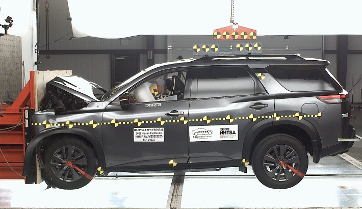 NHTSA crash test of the 2022 Nissan Pathfinder