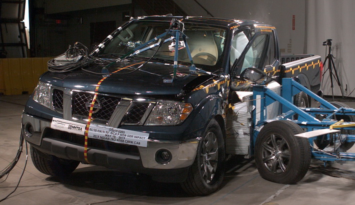 NHTSA Side impact test of the 2021 Nissan Frontier