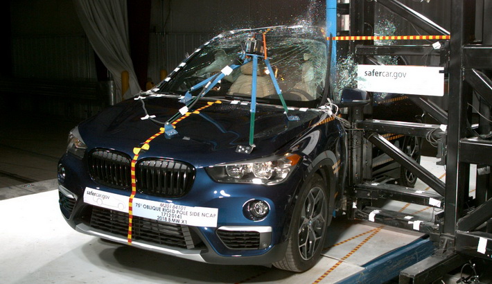 NHTSA Side pole test of the 2022 BMW X1