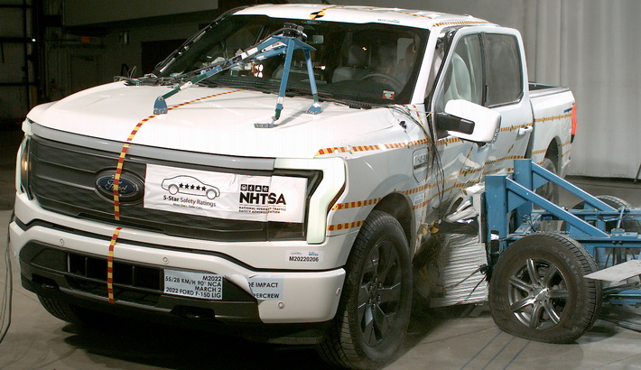 NHTSA Side impact test of the 2022 Ford F-150 Lightning Bev
