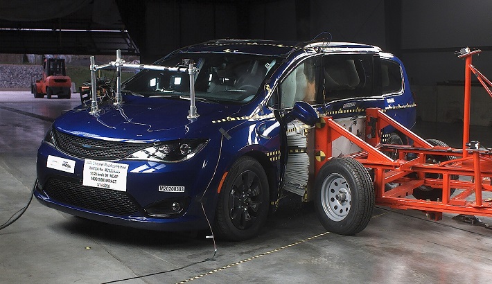 NHTSA Side impact test of the 2022 Chrysler Pacifica