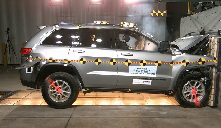 NHTSA crash test of the 2022 Jeep Grand Cherokee Wk