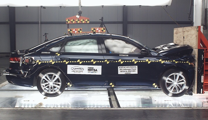 NHTSA crash test of the 2022 Volkswagen Passat