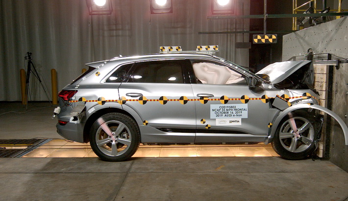 NHTSA crash test of the 2022 Audi E-Tron S