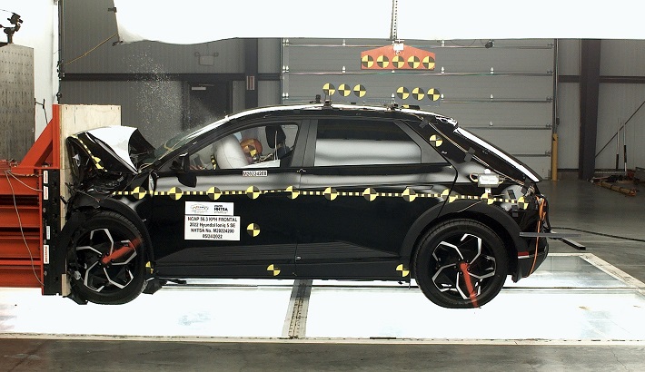 NHTSA crash test of the 2022 Hyundai Ioniq 5