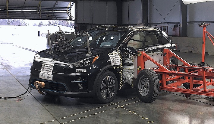NHTSA Side impact test of the 2022 Kia Niro Electric