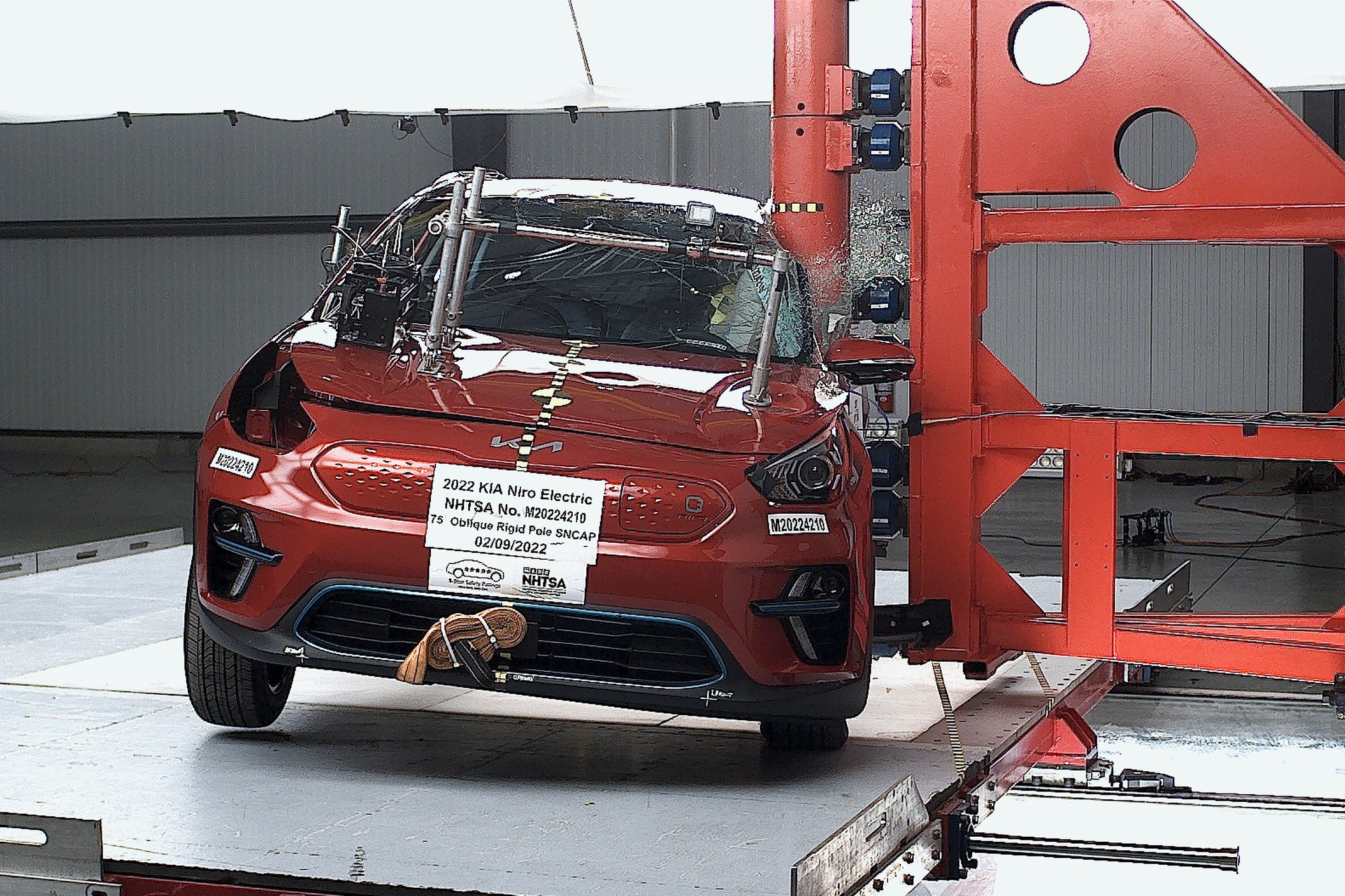 NHTSA Side pole test of the 2022 Kia Niro Electric