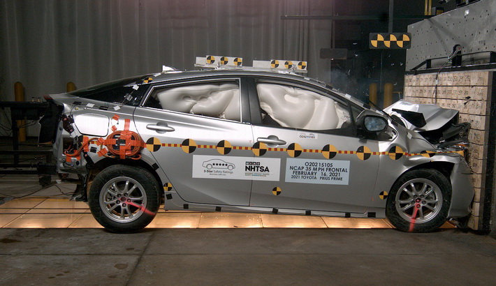 NHTSA crash test of the 2022 Toyota Prius Prime