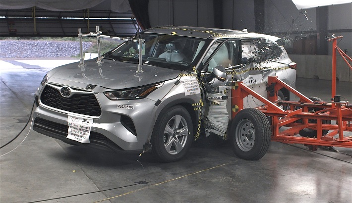NHTSA Side impact test of the 2022 Toyota Highlander