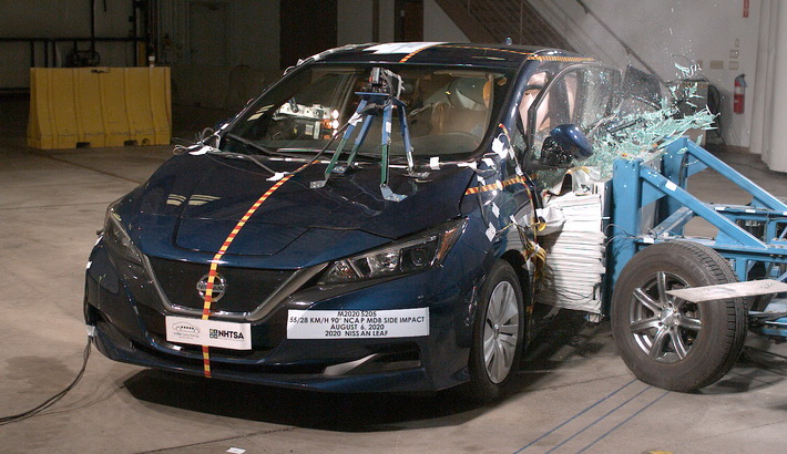 NHTSA Side impact test of the 2022 Nissan Leaf