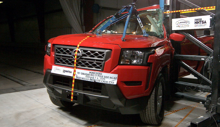 NHTSA Side pole test of the 2022 Nissan Frontier