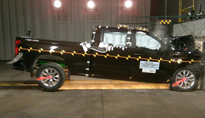 NHTSA crash test of the 2022 Chevrolet Silverado 1500 Ltd