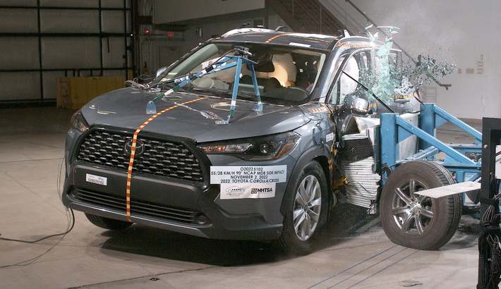 NHTSA Side impact test of the 2022 Toyota Corolla Cross