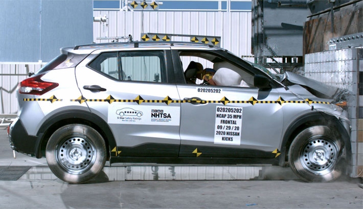 NHTSA crash test of the 2022 Nissan Kicks