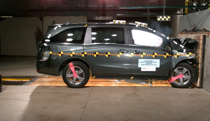 NHTSA crash test of the 2023 Honda Odyssey