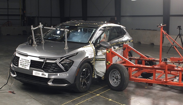 NHTSA Side impact test of the 2023 Kia Sportage