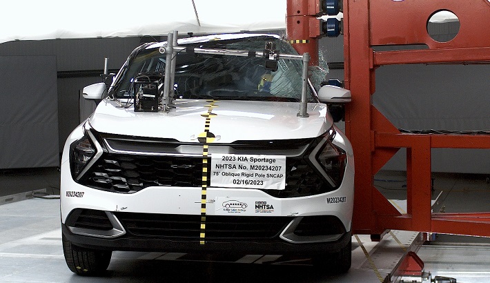 NHTSA Side pole test of the 2023 Kia Sportage