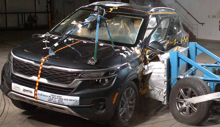 NHTSA Side impact test of the 2023 Kia Seltos