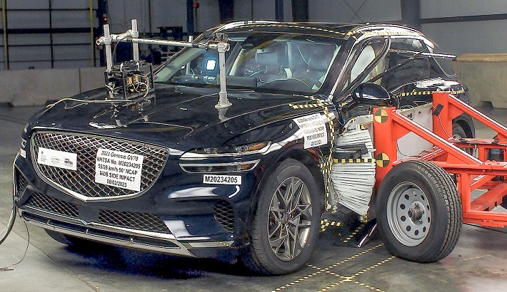 NHTSA Side impact test of the 2023 Genesis Gv70